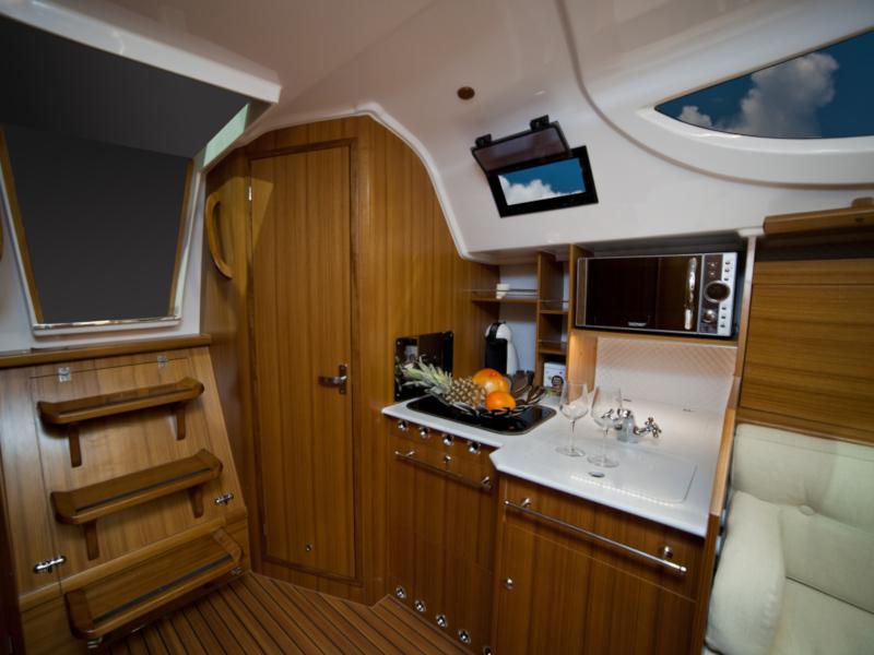 Book yachts online - sailboat - Maxus 33.1 RS Prestige - Santorini - rent