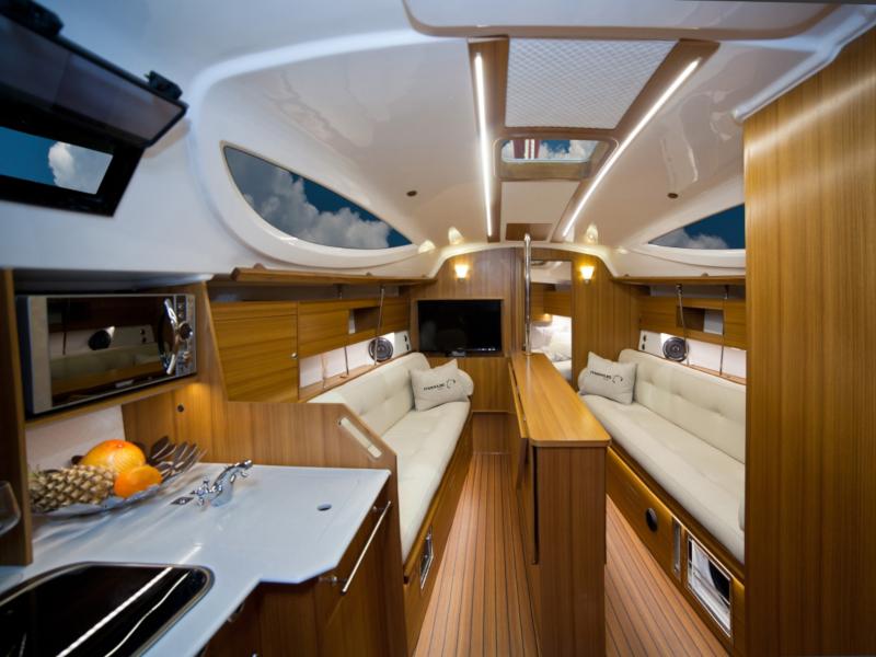 Book yachts online - sailboat - Maxus 33.1 RS Prestige - MIDNIGHT SUN - rent