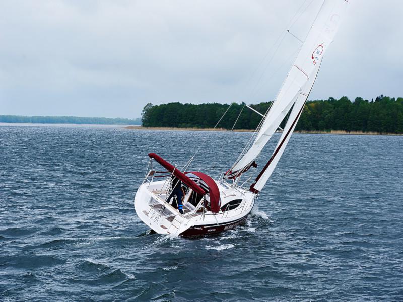 Book yachts online - sailboat - Maxus 33.1 RS Prestige - MIDNIGHT SUN - rent