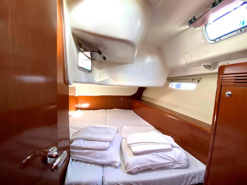 Book yachts online - sailboat - Oceanis 43 - Serenity - rent