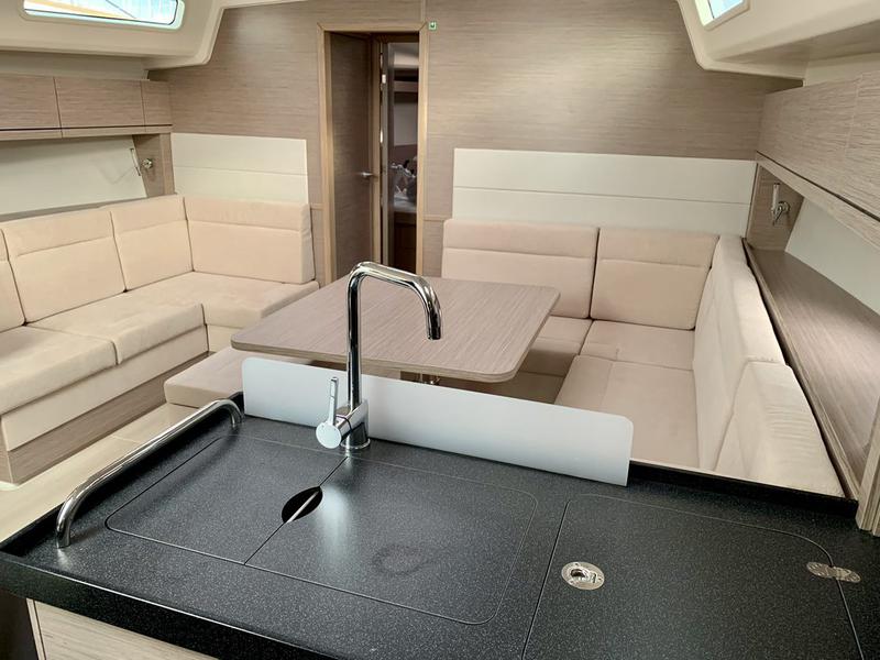 Book yachts online - sailboat - Hanse 458 - Xristina - rent