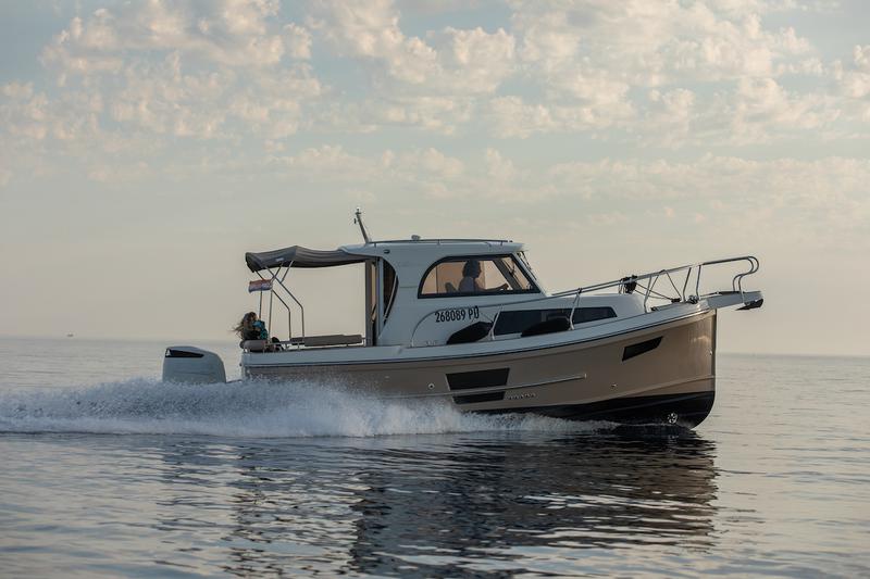 Book yachts online - motorboat - Leidi 800R - H8 - rent