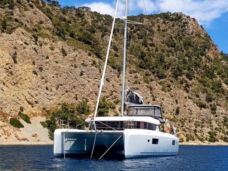 Book yachts online - catamaran - Lagoon 42 - Genista II - rent