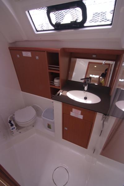 Book yachts online - sailboat - Bavaria Cruiser 41 - JAZZ - rent