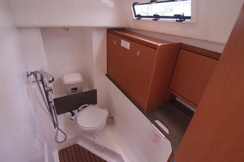 Book yachts online - sailboat - Bavaria Cruiser 33 - BURIN  - rent