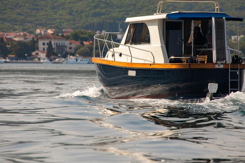 Book yachts online - motorboat - Adria Mare 38 - PAOLA - rent