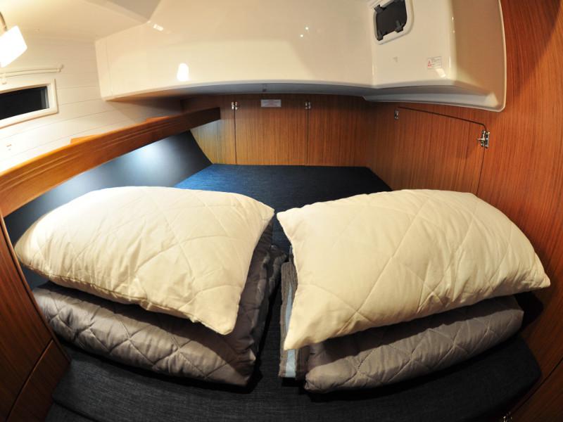 Book yachts online - sailboat - Bavaria  C42 - Melia - rent