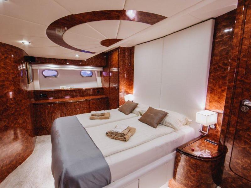 Book yachts online - motorboat - Amer 86 - LADY LONA - rent