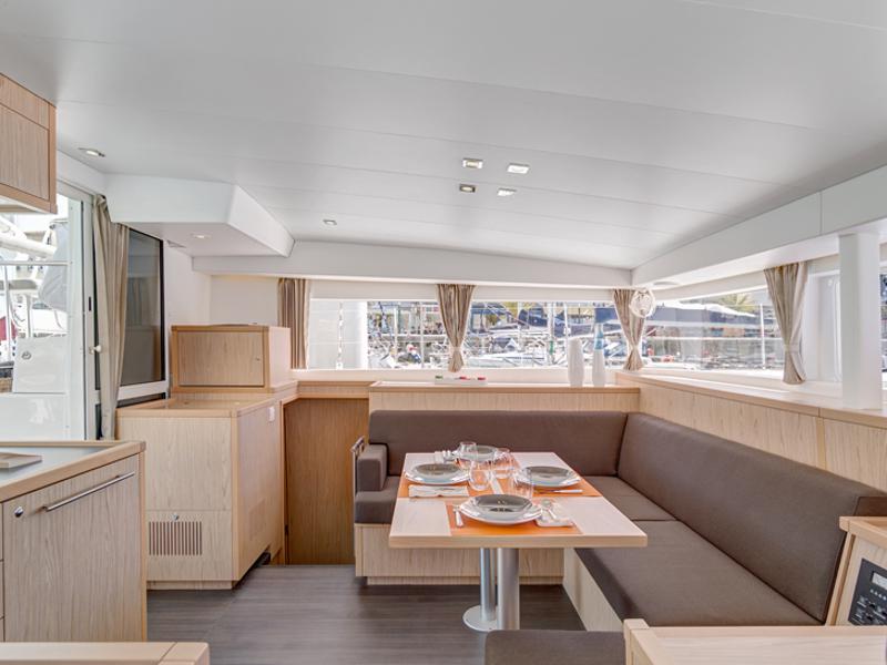 Book yachts online - catamaran - Lagoon 400 S2 - NAILAH - rent