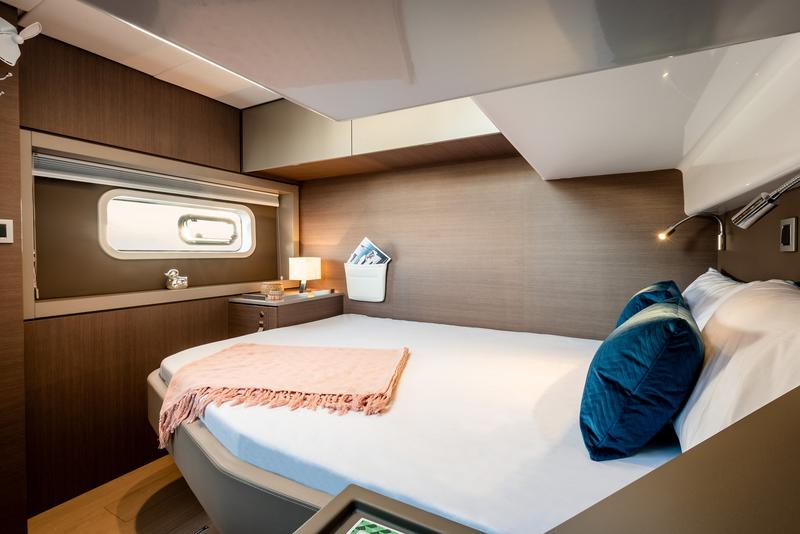 Book yachts online - catamaran - Bali 4.6 (5+2 cab) - Chillout - rent