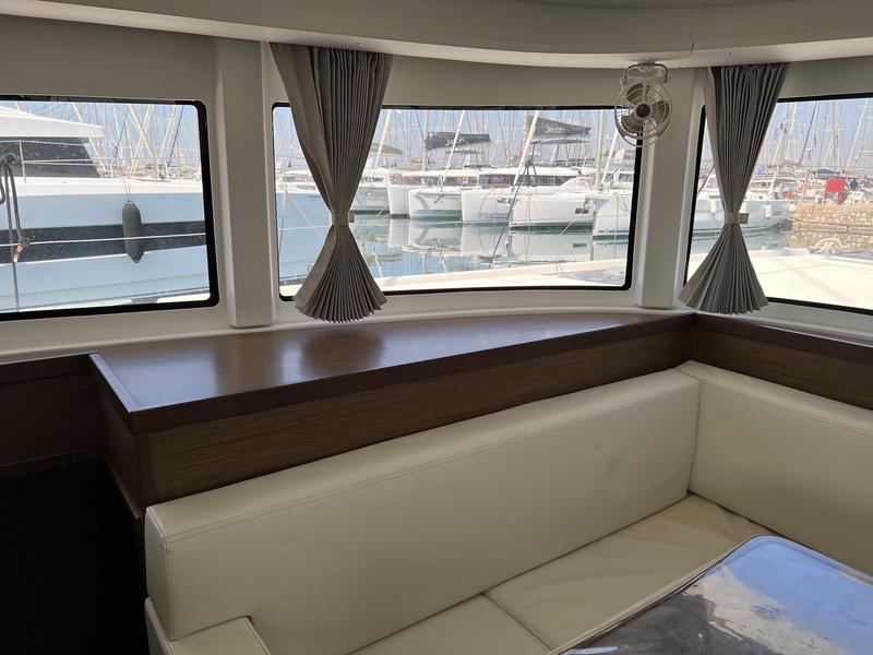 Book yachts online - catamaran - Lagoon 42 - Sea Hawk - rent