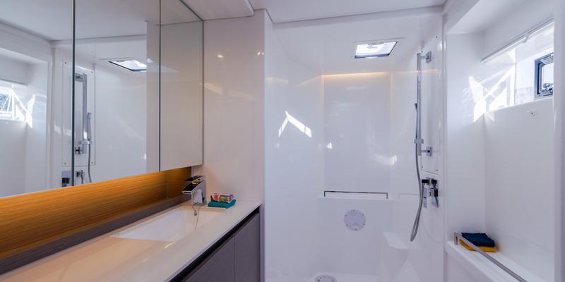 Book yachts online - catamaran - Moorings 5000 - Moorings 5000 (2019) - rent