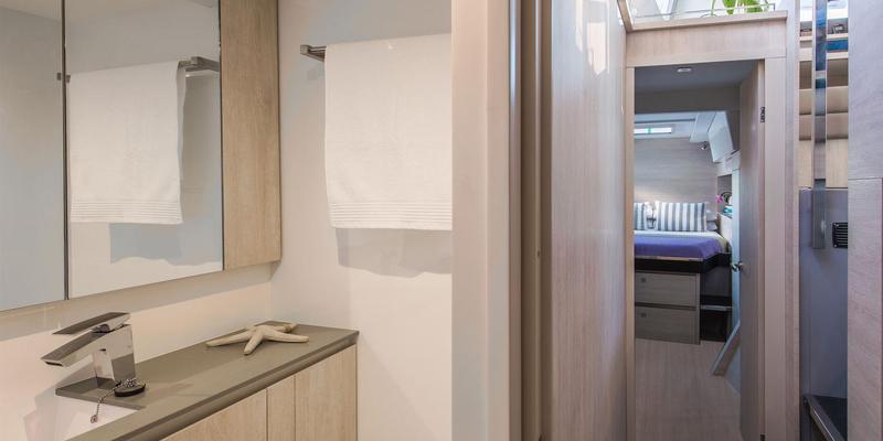 Book yachts online - catamaran - Moorings 5000 - Moorings 5000 (2019) - rent