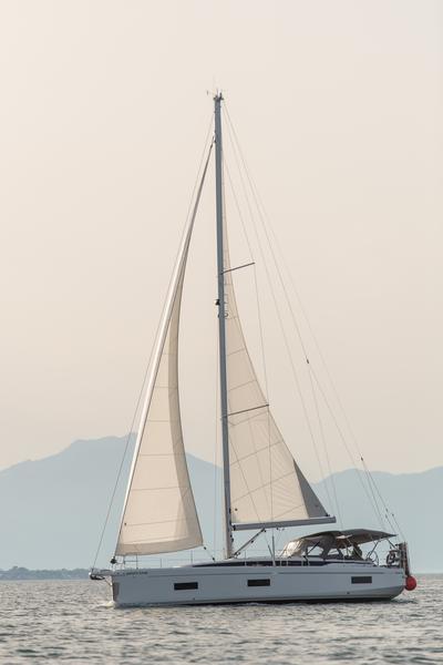 Book yachts online - sailboat - Bavaria C42 - Karpouzi | A/C, Bow Thruster, Full teak deck - rent