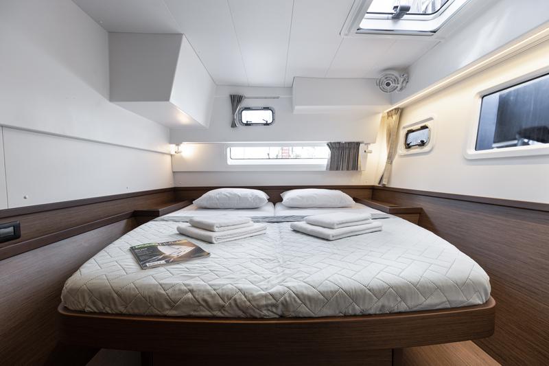 Book yachts online - catamaran - Lagoon 42 - Notorious | A/C, Gen, Watermaker, 12 pax - rent