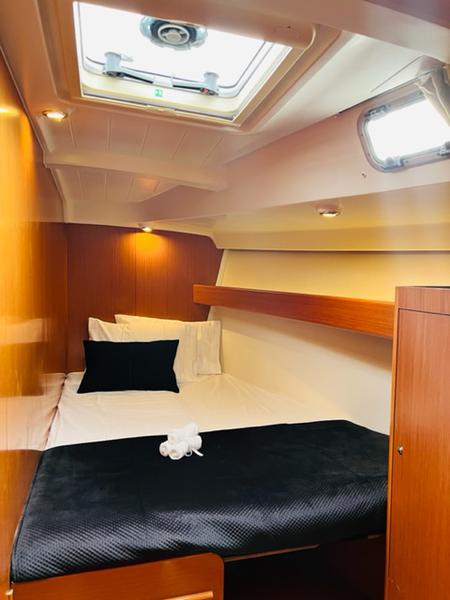 Book yachts online - sailboat - Cyclades 50.5 - Gentle Wind (A/C, generator, electric heads,solar panel) - rent