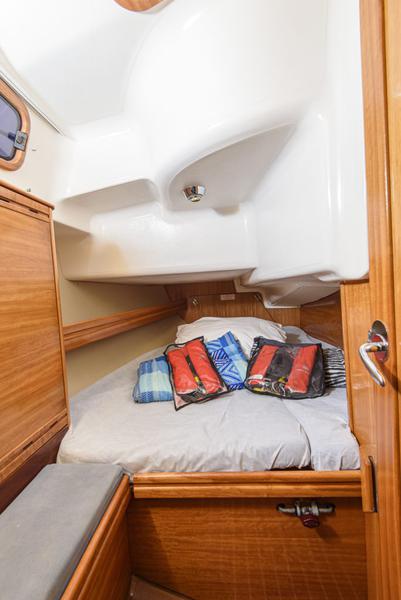 Book yachts online - sailboat - Bavaria 37 Cruiser - Gigiona - rent