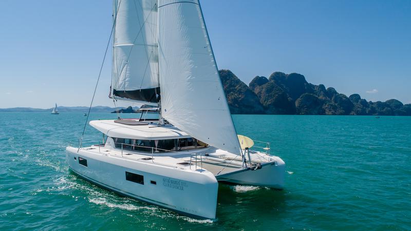 Book yachts online - catamaran - Lagoon 42 - 4Cab/4Hd - Cloud Dancer - rent