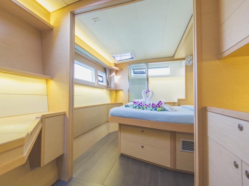 Book yachts online - catamaran - Lagoon 52F - Blue Moon - rent