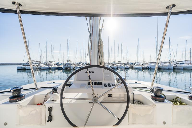 Book yachts online - catamaran - Lagoon 50 (6 cabs) -  Skippered - PELAGIC CAT - rent