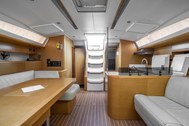 Book yachts online - sailboat - Jeanneau 53 (6 cab) - REGINA V - rent
