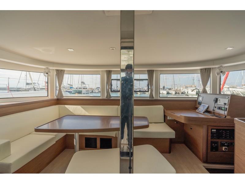 Book yachts online - catamaran - Lagoon 42 (4 dbl / 1 single ) - DAY ONE - rent