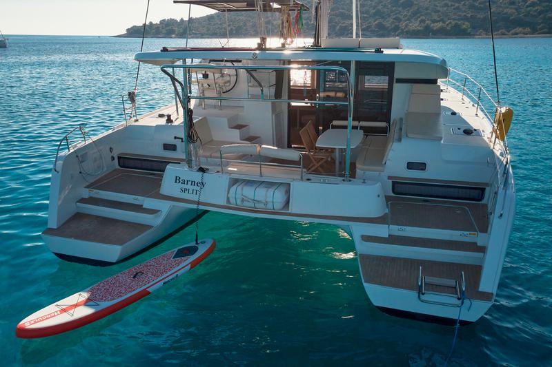 Book yachts online - catamaran - Lagoon 42 - BARNEY  - rent