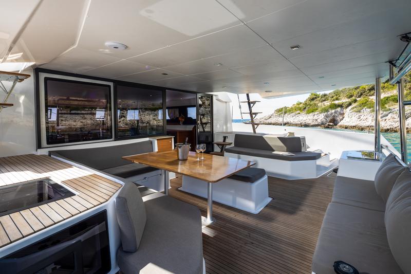 Book yachts online - catamaran - Dufour 48 Catamaran - VAR - rent