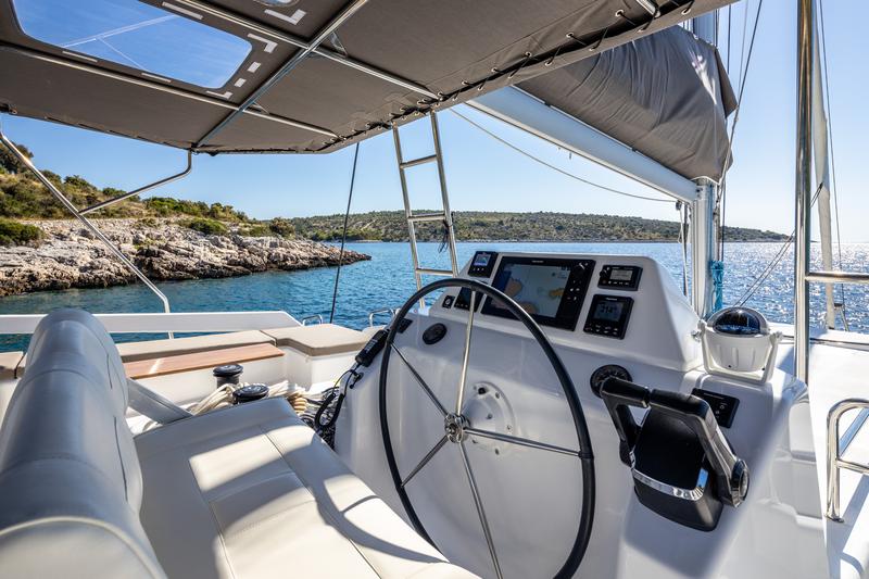 Book yachts online - catamaran - Dufour 48 Catamaran - UNO - rent