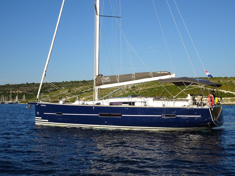 Book yachts online - sailboat - Dufour 520 GL - EURUS - rent