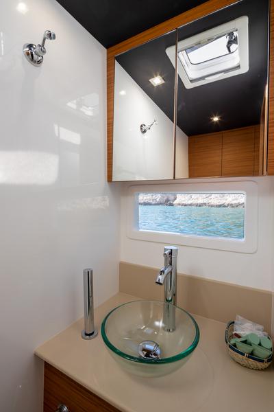 Book yachts online - catamaran - Dufour 48 Catamaran - ROY - rent