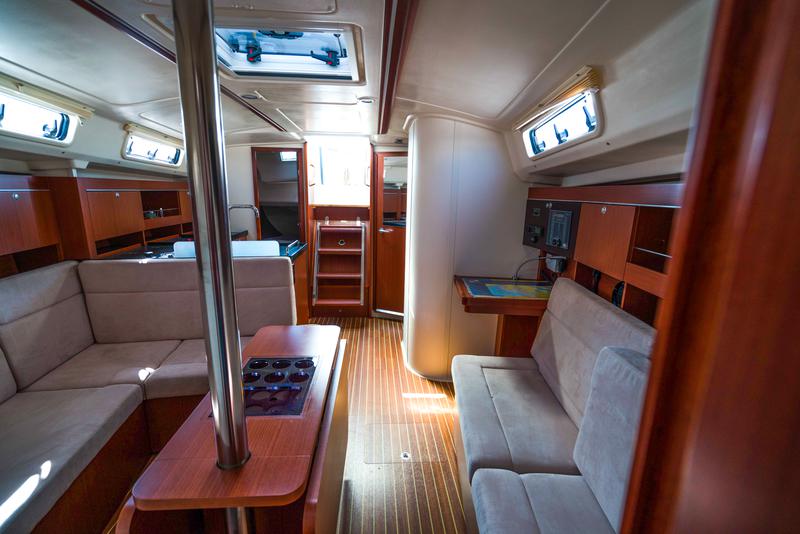 Book yachts online - sailboat - Hanse 385 - Zarja - rent