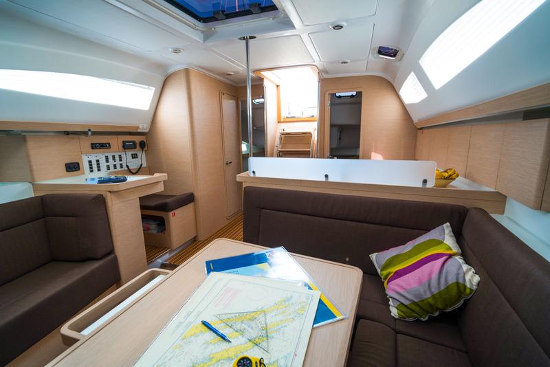 Book yachts online - sailboat - Elan 45 Impression - Bine - rent