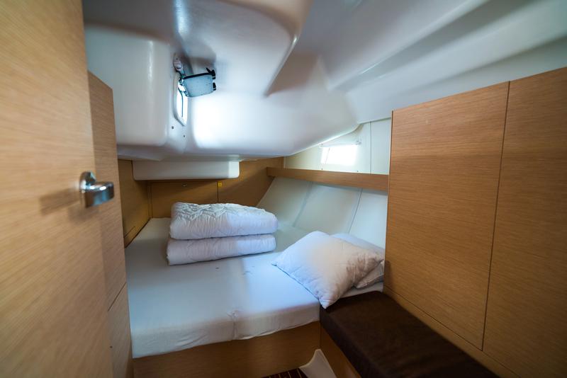 Book yachts online - sailboat - Elan 45 Impression - Bine - rent