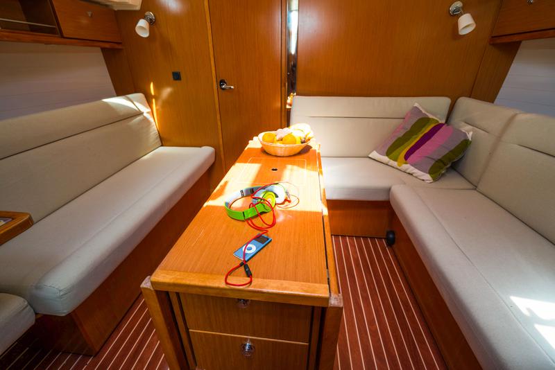Book yachts online - sailboat - Bavaria 36 Cruiser - Estela - rent