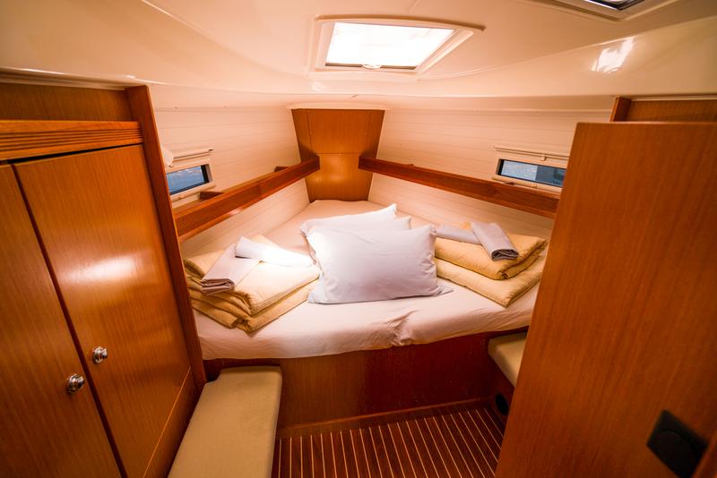 Book yachts online - sailboat - Bavaria 36 Cruiser - Estela - rent