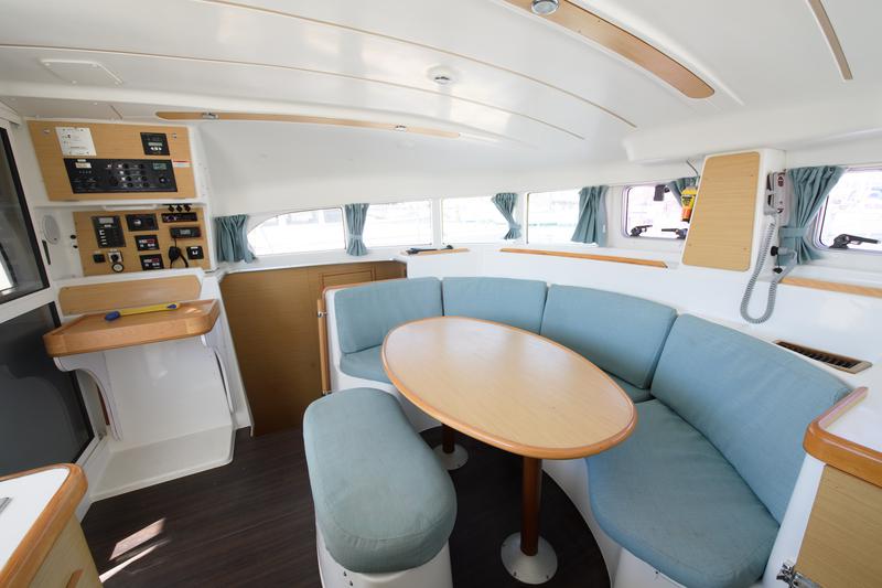Book yachts online - catamaran - Lagoon 380 S2 - Zen (A/C-Generator) (Rebuilt 2019) - rent
