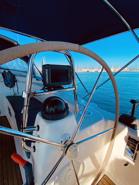 Book yachts online - sailboat - Bavaria 42 Cruiser - Iro (Refit 2019) - rent