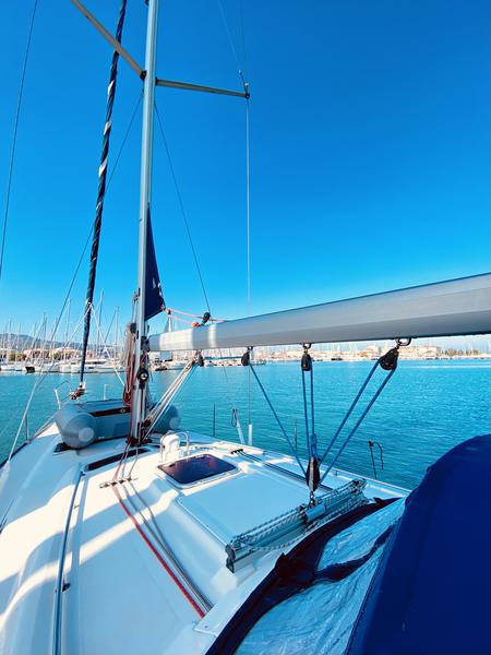 Book yachts online - sailboat - Bavaria 42 Cruiser - Iro (Refit 2019) - rent