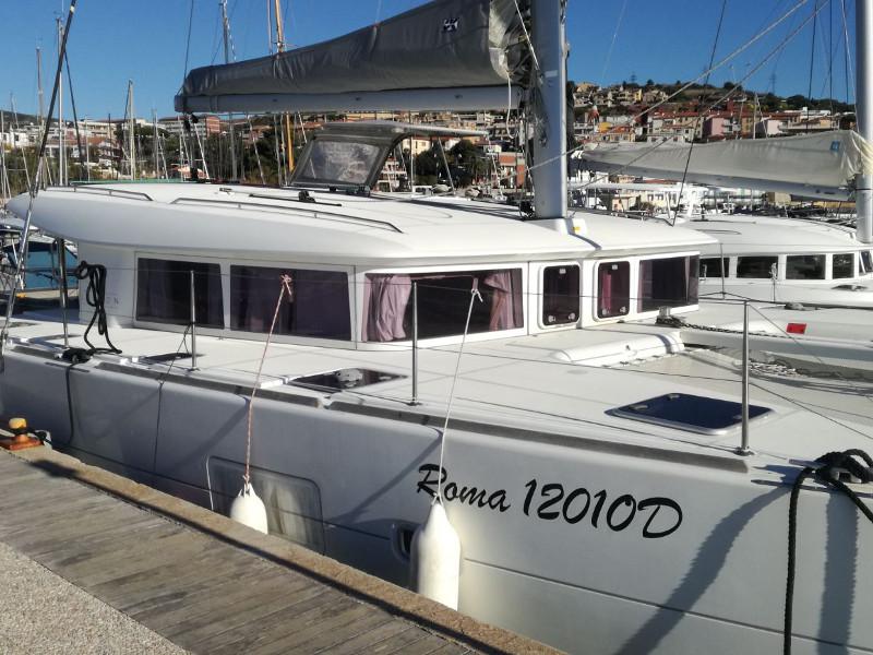 Book yachts online - catamaran - Lagoon 400 - Moni Moni - rent