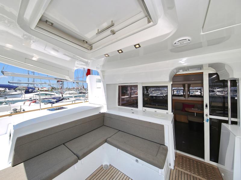 Book yachts online - catamaran - Lagoon 450  Flybridge - Mantra (Generator + watermaker) - rent