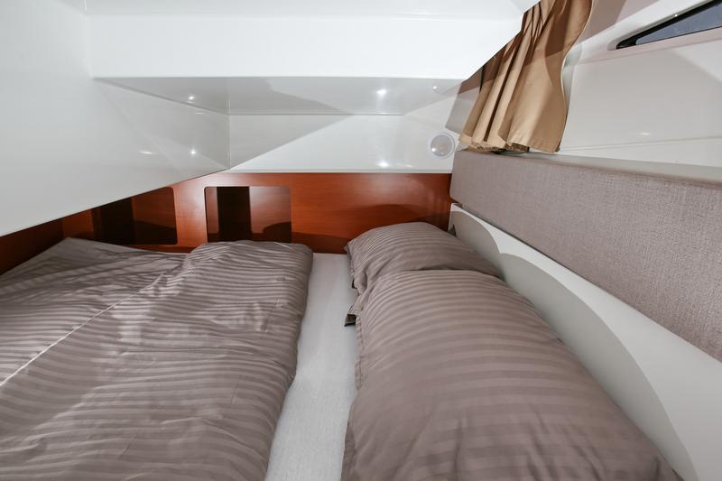 Book yachts online - motorboat - Merry Fisher 895 - VIP 3029ZD - rent