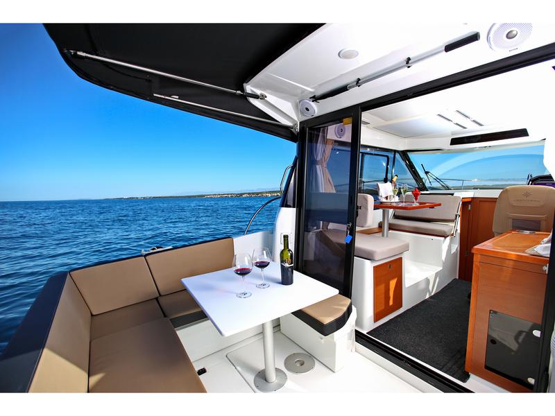 Book yachts online - motorboat - Merry Fisher 895 - VIP 3029ZD - rent