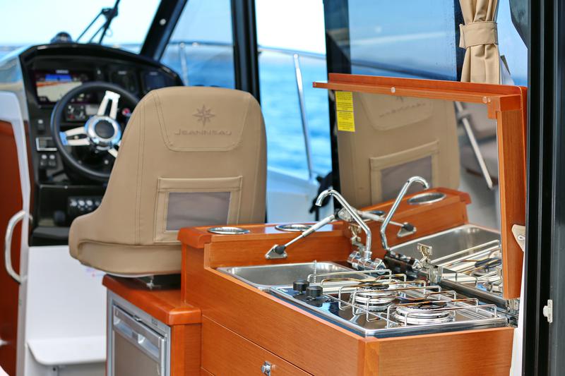 Book yachts online - motorboat - Merry Fisher 895 - VIP 3029ZD - rent