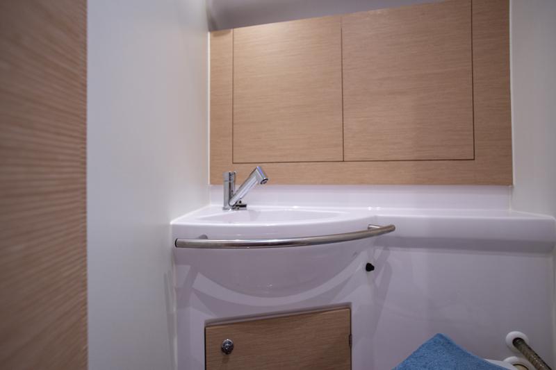 Book yachts online - sailboat - Elan 40 Impression - JANINA - rent