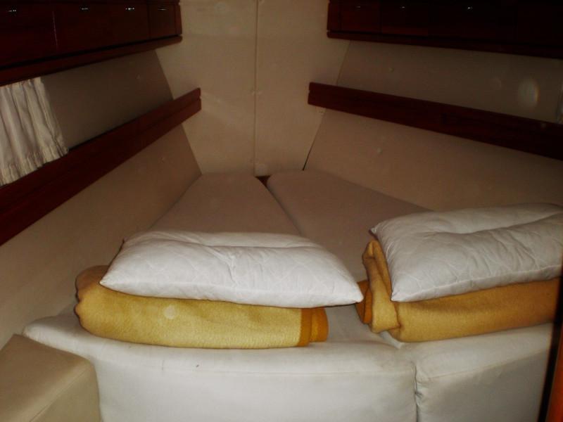 Book yachts online - sailboat - Bavaria 39 Cruiser - Planis - rent