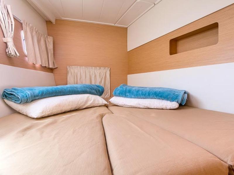 Book yachts online - catamaran - Lagoon 400 - ARIANNA - rent