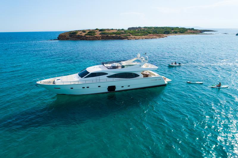 Book yachts online - motorboat - Ferretti 780 - Nineteen - rent