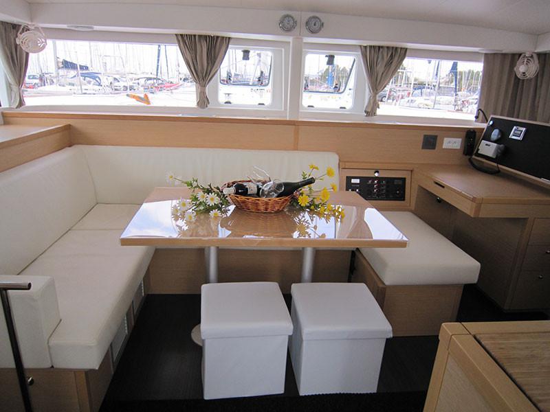 Book yachts online - catamaran - Lagoon 400 S2 - Emerald Seas - rent