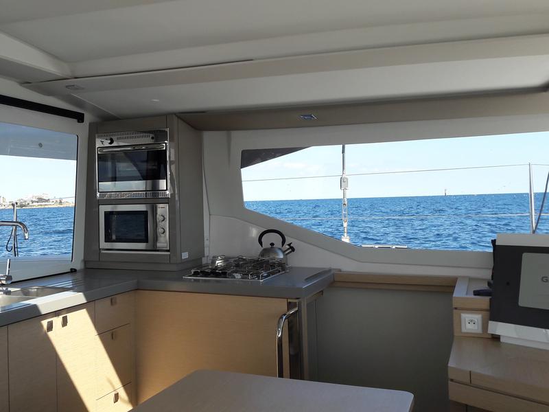 Book yachts online - catamaran - Lucia 40 - Ginesta - rent